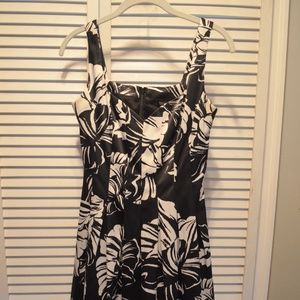 Silky Mid-length Floral Dress with Sweetheart Neck